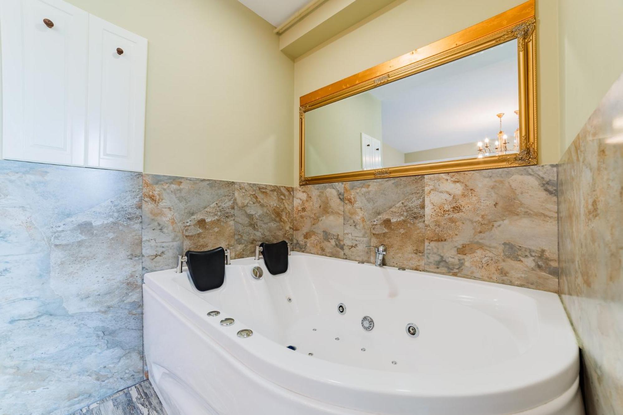 Romantic Jacuzzi Chic Apartment Sinaia Exteriér fotografie